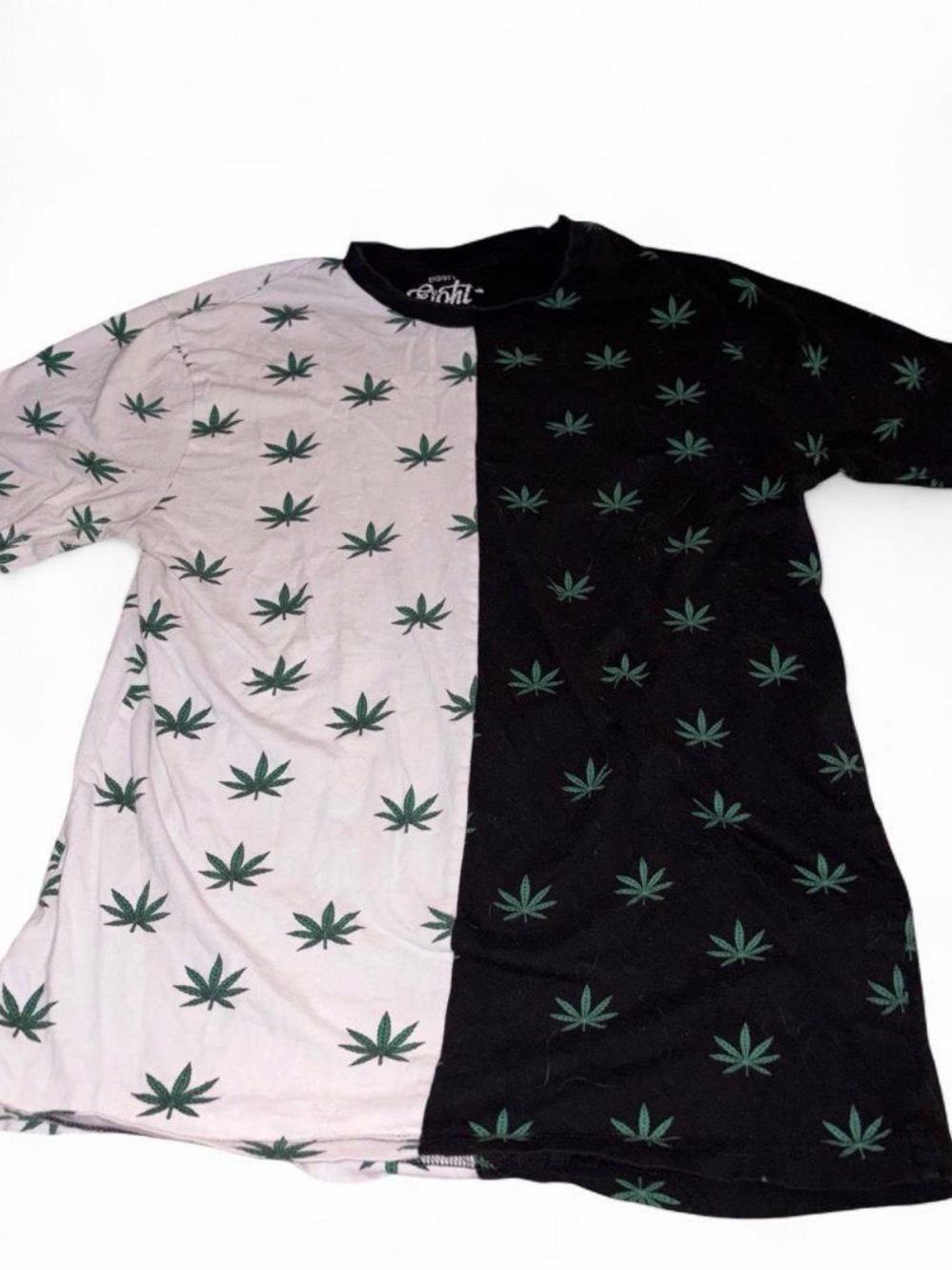 Woman’s Two-Tone Black & White Leaf Print Tee